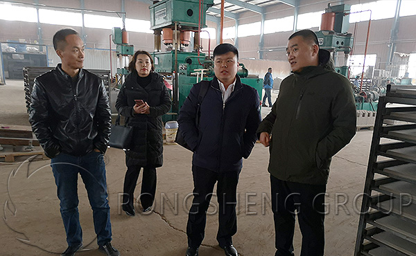 Customers Visit Rongsheng's Cordierite Mullite Production Line